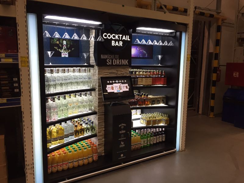 Introduction into the mixology in a MAKRO store